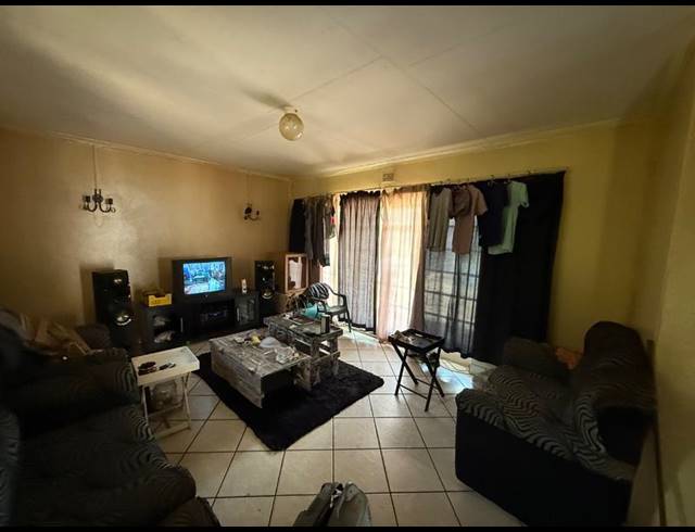 3 BEDROOM HOUSE FOR SALE IN VANDERBIJLPARK CE 2